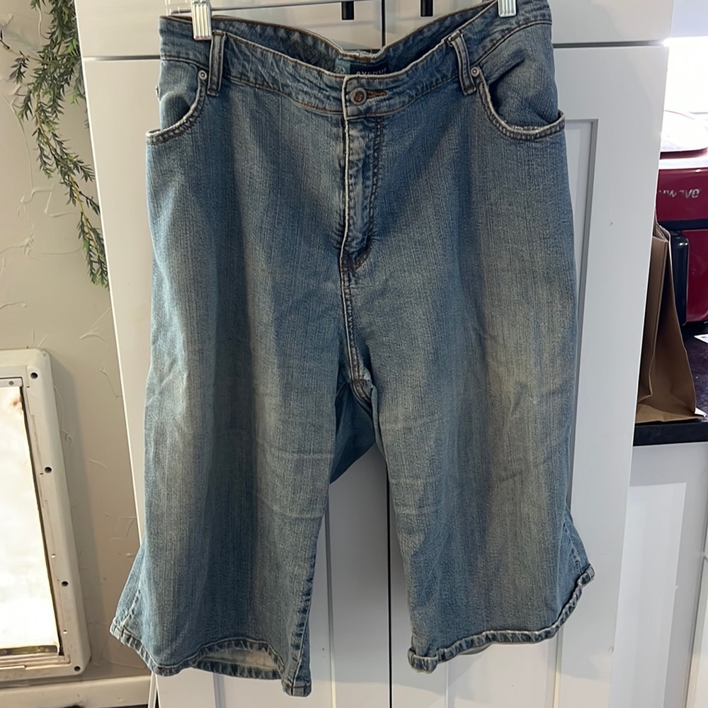 Avenue bermada length jean shorts size 26